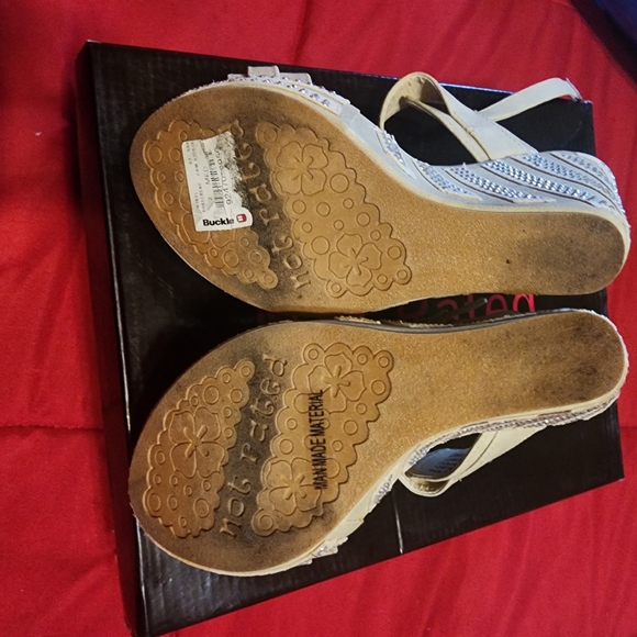 Buckle - Picture 2 of 3